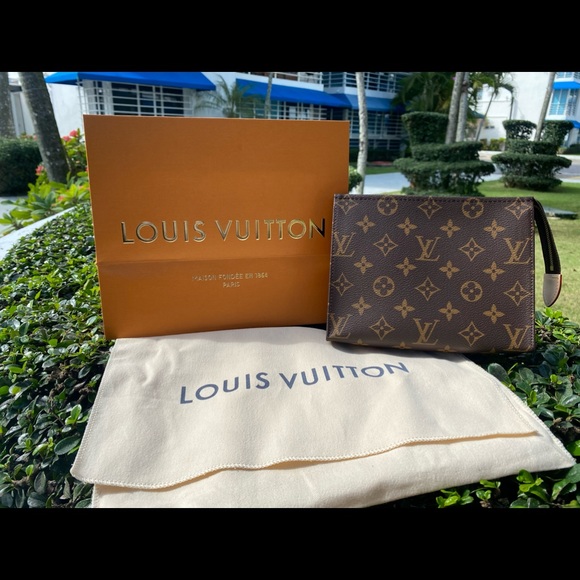 Louis Vuitton monogram Toiletry 19 - Picture 4 of 4